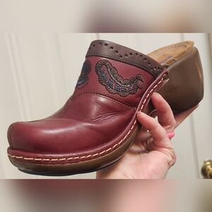 Indigo By Clark's Leather Purple Embroidered Slip Ons Clogs Mules Sz 8 EUC